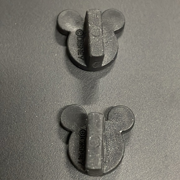 D23 Epcot 30th Anniversary World Showcase dangle pin New on original card 2013 - Picture 6 of 10